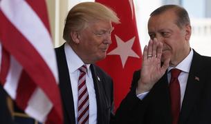 Обозреватель: Эрдоган окажется среди крупных проигравших в случае поражения Трампа на выборах