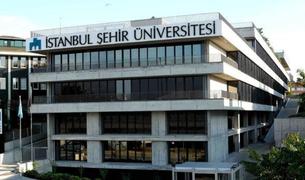 Давутоглу о закрытии университета: Амбиции Эрдогана не знают границ