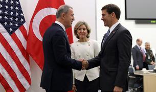 Глава Минобороны Турции и и. о. главы Пентагона провели переговоры в Брюсселе