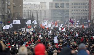 Десятки тысяч людей вышли на площадь против антисиротского закона