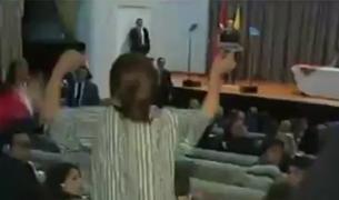 Охранники Эрдогана вынесли протестовавших женщин из зала во время его выступления в Эквадоре 
