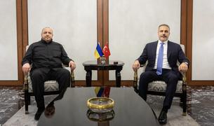 Фидан обсудил с Умеровым урегулирование украинского конфликта