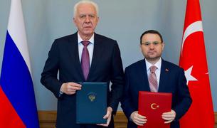 Генпрокурор РФ и министр юстиции Турции подписали договор о сотрудничестве на два года