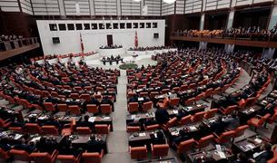 Парламент Турции приостанавливает работу из-за роста случаев COVID-19