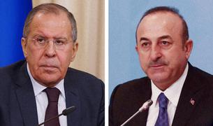 Чавушоглу и Лавров обсудили по телефону ситуацию в Ливии