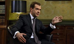 Медведев и кампания | Новшества в “Единой России”: изображение Путина “будет использоваться по минимуму”