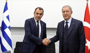 Акар пригласил министра обороны Греции в Турцию