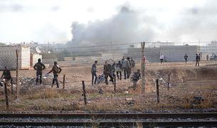 Сирийские самолеты и вертолеты возобновили бомбардировку города у турецкой границы