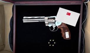Револьвер, подаренный Эрдоганом главе Еврокомиссии, охолостят и передадут в музей