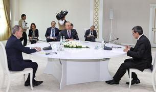 Главы МИД Туркмении, Азербайджана и Турции обсудили трехстороннее сотрудничество