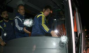 Автобус с футболистами «Фенербахче» обстрелян из охотничьего ружья