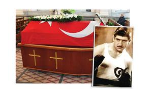 Знаменитого турецкого боксёра Карписа проводили в последний путь под «звездой и полумесяцем»