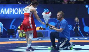 После победы на Чемпионате мира по борьбе турецкая спортсменка получила предложение руки и сердца