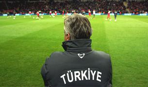 Федерация футбола Турции и Хиддинк взаимно расторгли договор