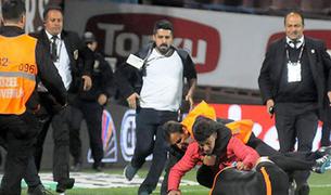 В Турции болельщик напал на судью во время футбольного матча