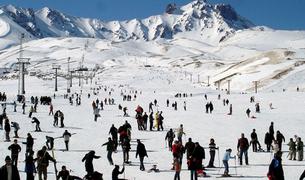 Горнолыжные курорты Турции заполнены туристами в период школьных каникул