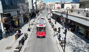 В туристическом центре Шанлыурфы запустили электрошаттлы и ностальгический трамвай