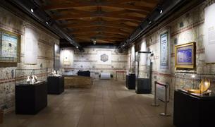 В библиотеке Рами в Стамбуле открылась бесплатная выставка «Священные реликвии»