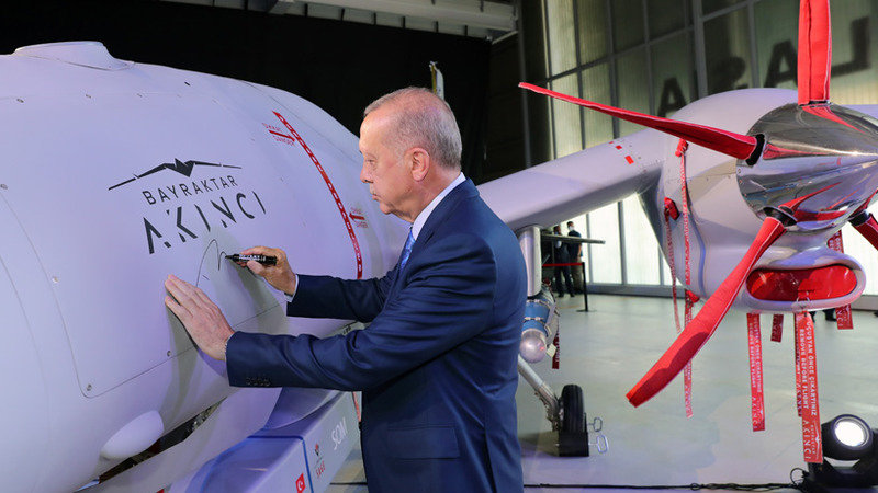Эрдоган посетил презентацию нового турецкого беспилотника