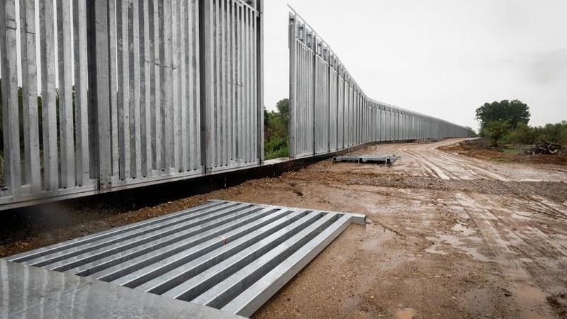 Греция возвела стену на границе с Турцией, чтобы сдержать приток афганских мигрантов