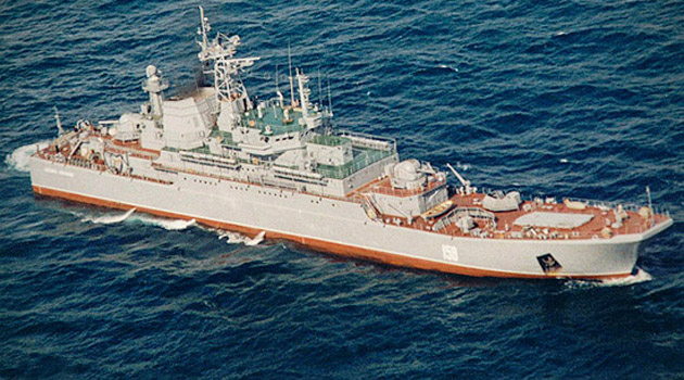 Десантный корабль «Цезарь Куников» вошел в Мраморное море