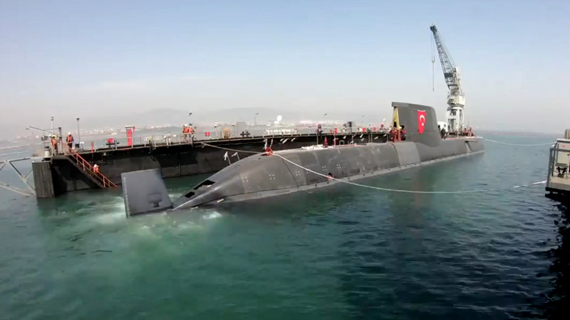 Первая турецкая подлодка типа "Реис" приступила к испытаниям в море