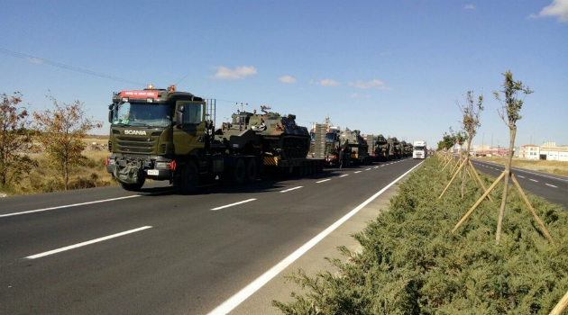 Турция направила грузовики с военной техникой на границу с Сирией