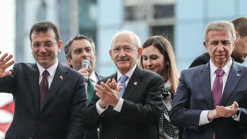 Турецкая оппозиция активизировалась, поскольку проблемы правящей партии углубляются