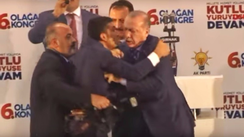 Приобнять Эрдогана [ВИДЕО]