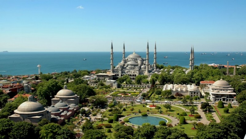 В первом полугодии Стамбул взлетел, побережья переполнились