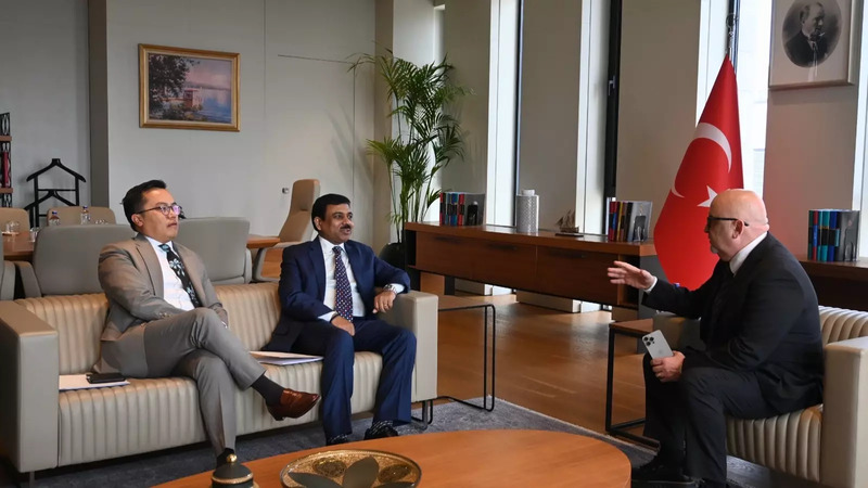 Турция и Индия обсудили сотрудничество в сфере кино на Стамбульском кинофестивале