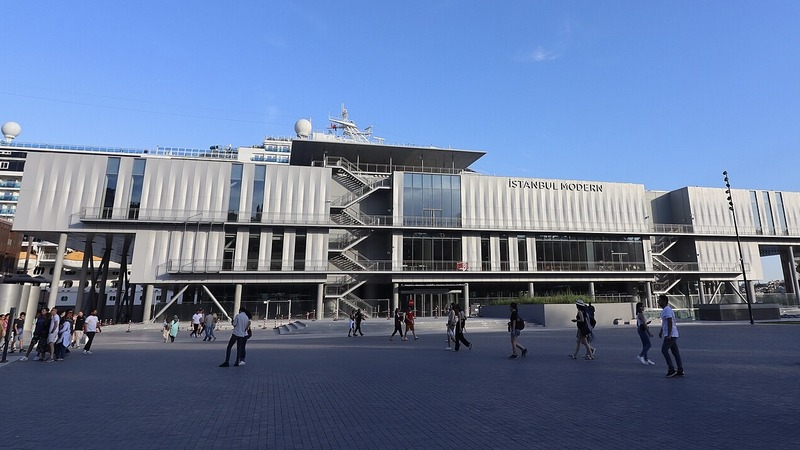 В музее Istanbul Modern открылась выставка «Под одним синим небом»