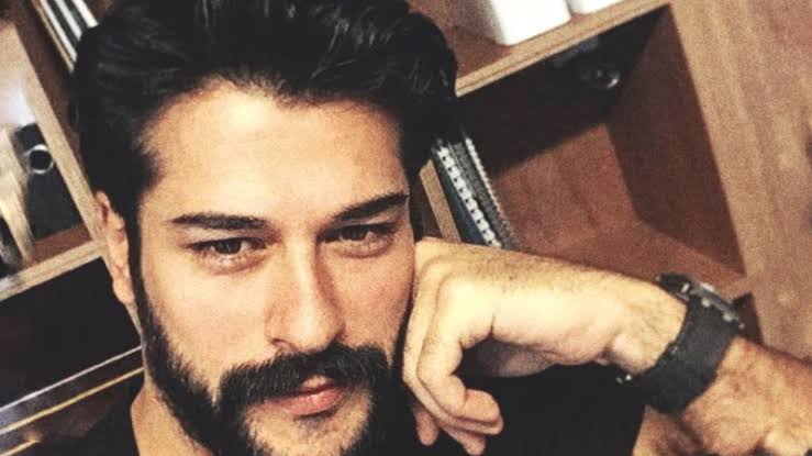 Турецкий актер Бурак Озчивит приедет на гастроли в Россию осенью