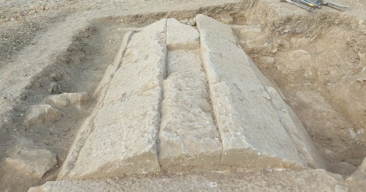 В юго-западной провинции Турции обнаружена древняя гробница возрастом 2 тыс. 400 лет