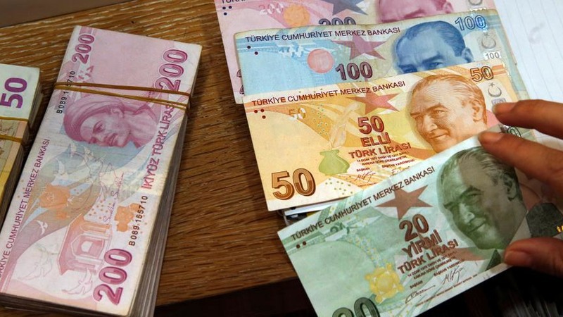Турецкая лира упала до 10,43 за доллар