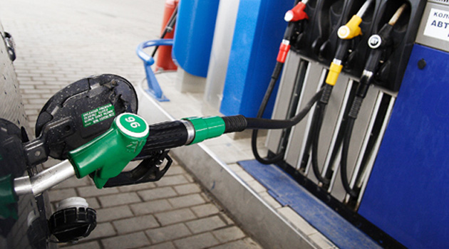 «Голодающие» нефтяники вновь растят бензиновые цены