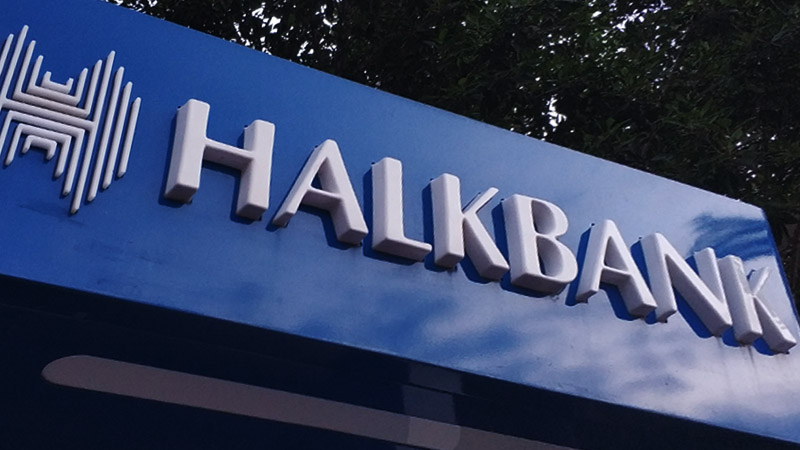 Акции турецкого Halkbank резко упали в связи с обвинениями США в нарушении санкций против Ирана
