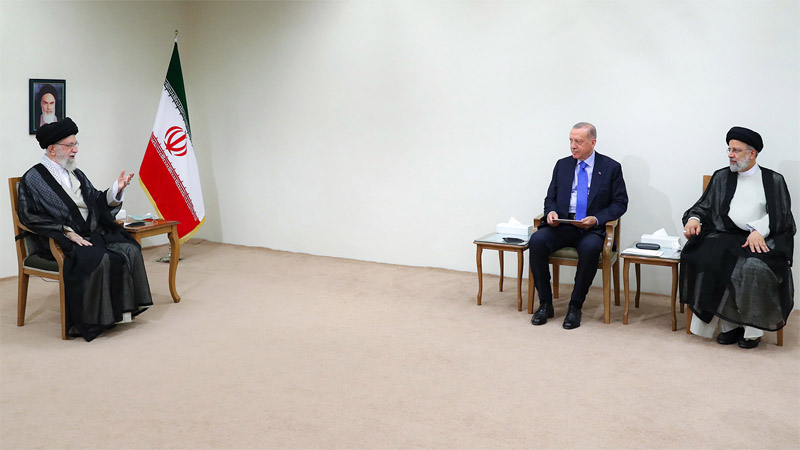 Духовный лидер Ирана предостерег Эрдогана от начала военной операции в Сирии