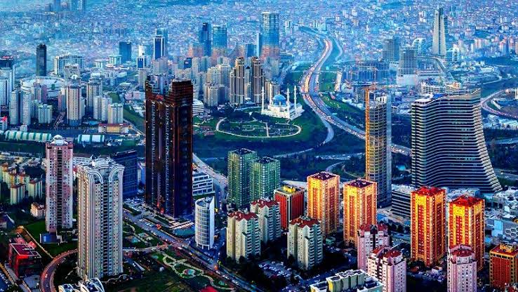 Жители Стамбула массово переезжают в более дешевые районы из-за дорогого «айдата»