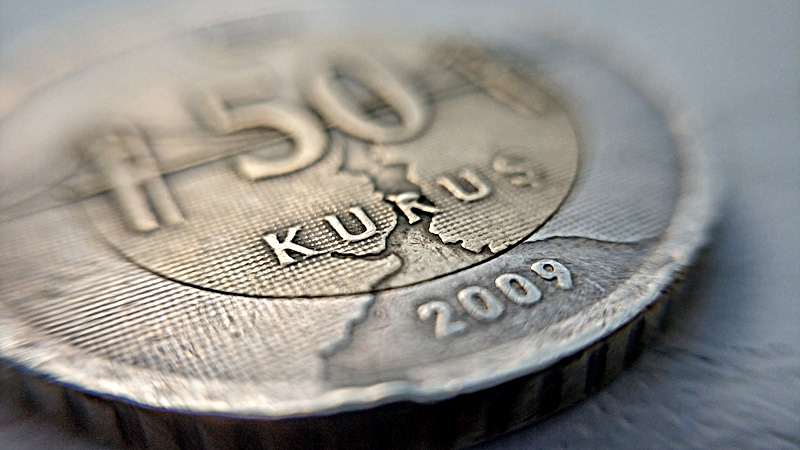 Турецкая лира упала до рекордно низкого уровня до 19 за доллар США