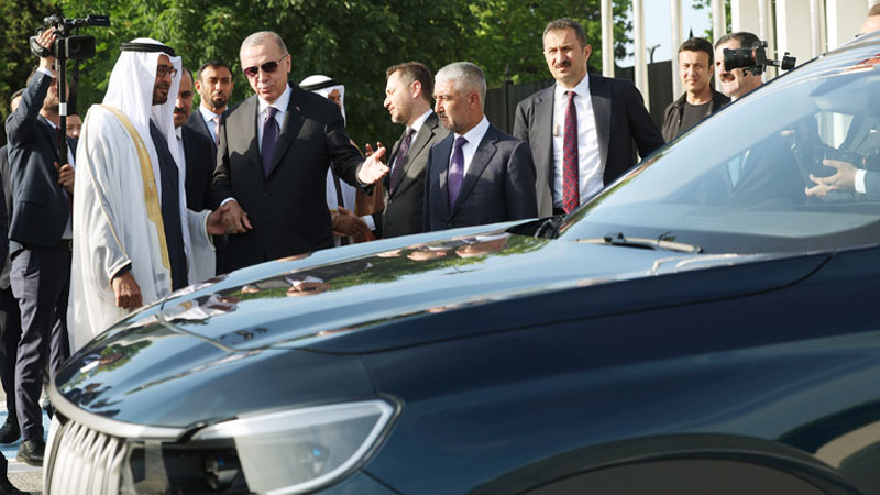 Эрдоган показал прибывшему в Стамбул президенту ОАЭ турецкий электрокар Togg