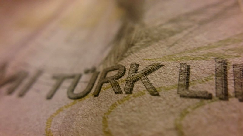Турецкая лира приблизилась к рекордному минимуму на фоне заявлений Эрдогана о процентных ставках