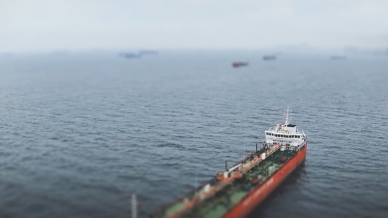 Не менее восьми танкеров ожидают разрешения на проход через пролив Босфор