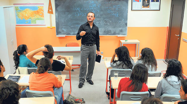 Количество занятий в турецких школах может сократиться вдвое
