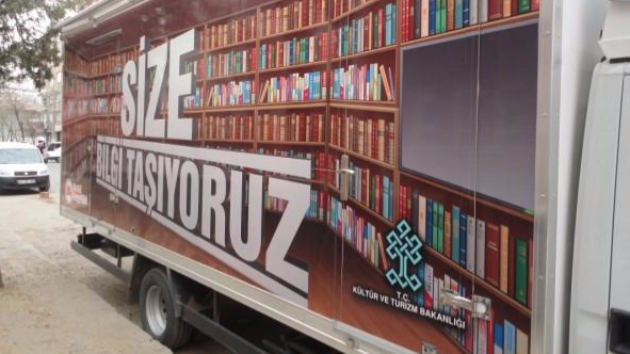 «Мобильная библиотека» в Турции дарит деревенским детям возможность читать