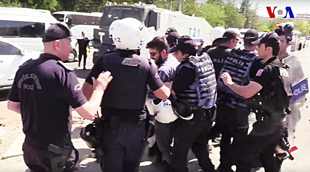 Полиция Турции разогнала демонстрацию учителей