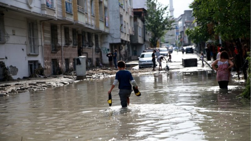 Имамоглу пообещал решить проблемы инфраструктуры Стамбула после смертоносного наводнения