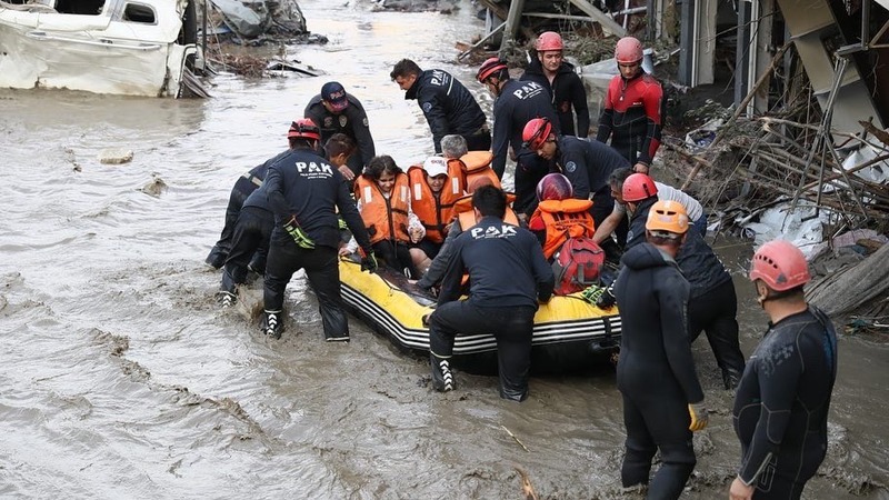 В результате наводнения на севере Турции погибли 55 человек