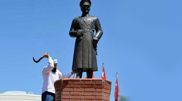 Напавший на статую Ататюрка заявил, что ему велели сделать это «во сне»