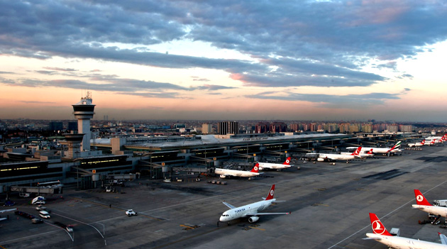 Подросток из Сирии вызвал панику, проникнув на стоянку для самолётов в аэропорту Стамбула